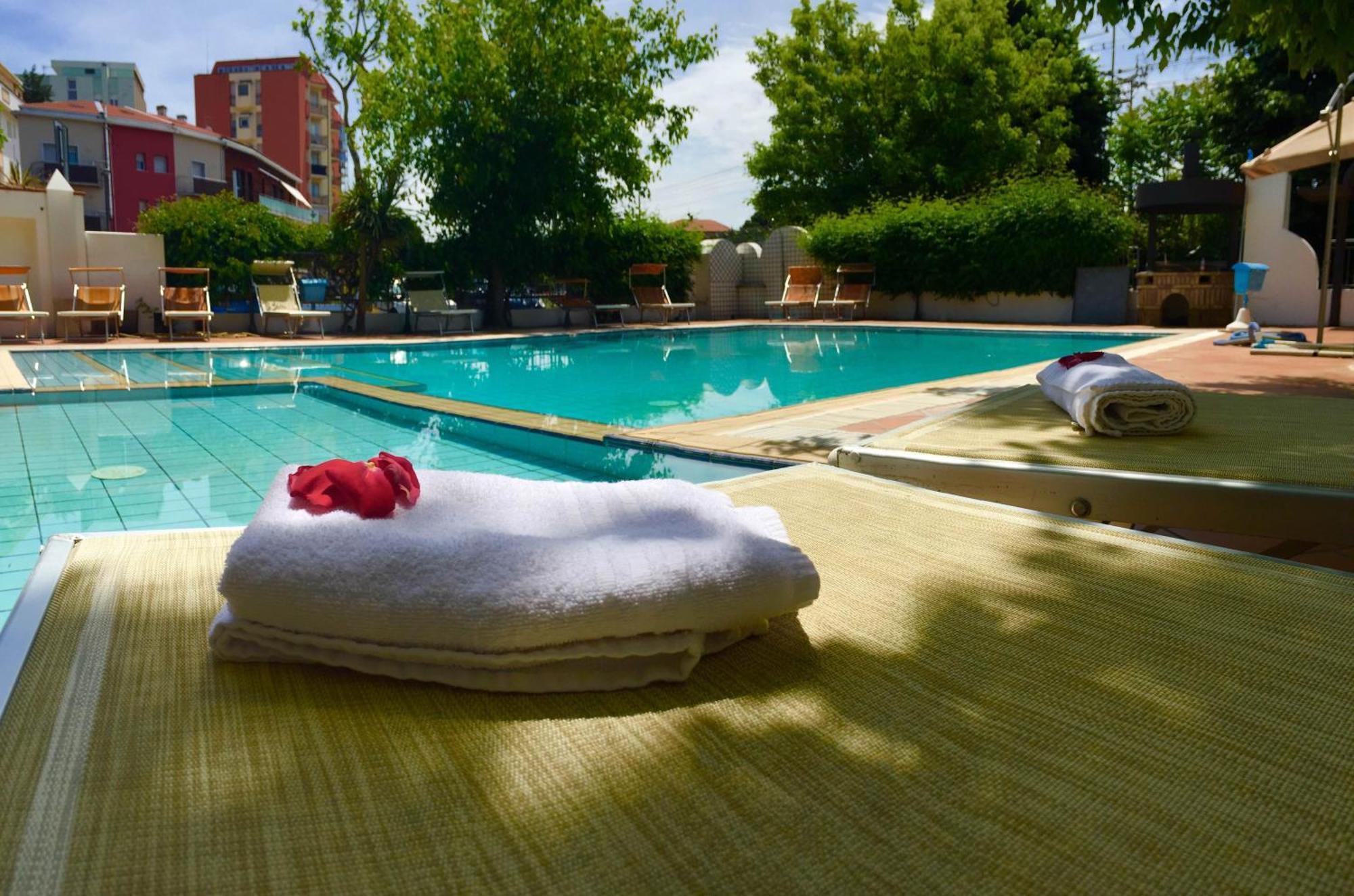 Hotel Mehari 里乔内 外观 照片