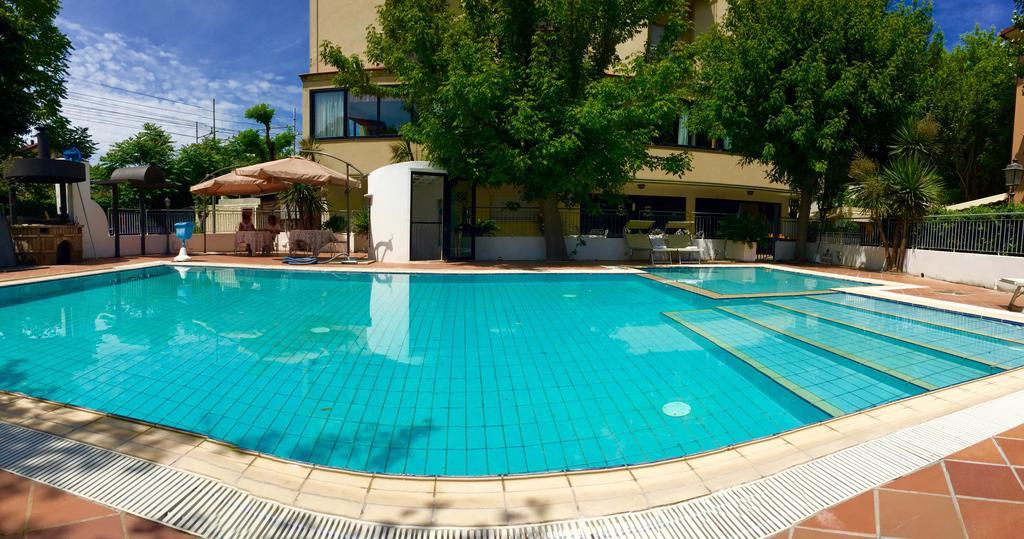 Hotel Mehari 里乔内 外观 照片